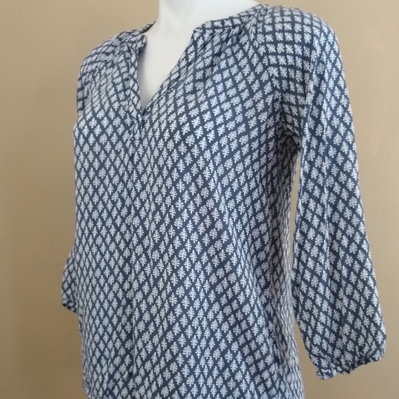 GAP Tops - Gap Blue/White Print Hi/Lo Popover Sz Small